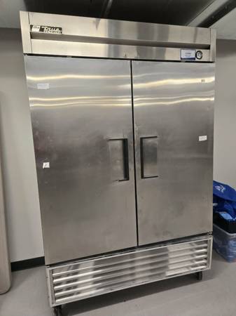 True freezer t-49f It's not working and needs to be repaired 1
