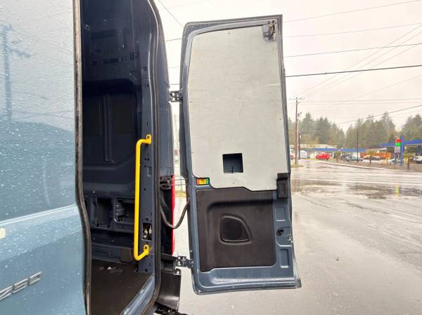 2020 Ford Transit 250 - Photo 9