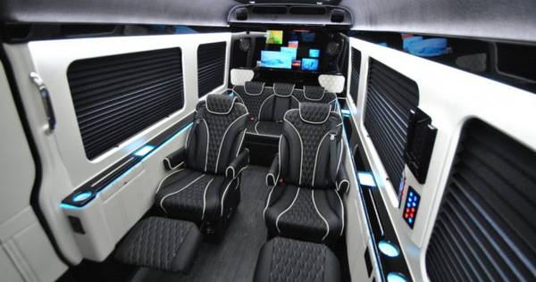 PARTY SPECIALS! STRETCH LIMO, SPRINTER LIMO, PARTY BUS AND MORE! - $100 (ANYWHERE)63654722835331123