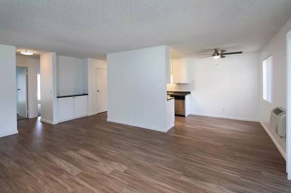 Comfortable 1045 sq ft 2 bed / 2 bath with access to transit 1