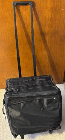 Rolling Insulated Cooler with Telescoping Handle 1