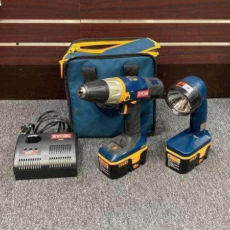 Ryobi 2-Piece Drill + Flashlight Set with Batteries Charger and Bag 1