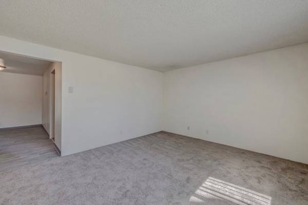 $1,399 / 2br - 880ft2 - Tour Today! Move In Ready 2BR! Reduced Rent Too! (Gateway)63977277485186121