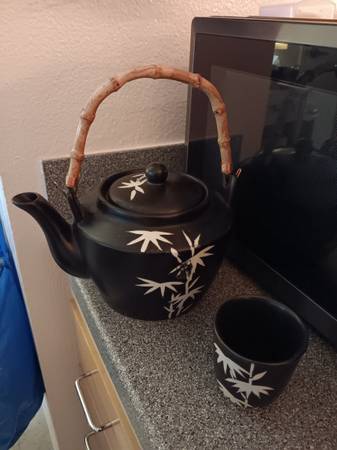Tea pot/cup 1