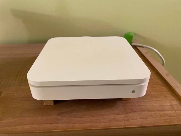 Apple Wireless Router 1