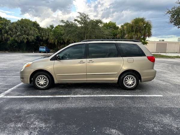 2007 Toyota Sienna 7 pasajeros - $6,600 (Orlando, FL)63470427400707123