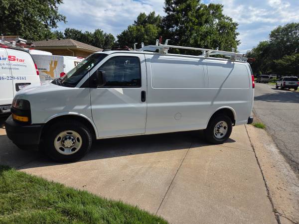 2019 Chevrolet Express 2500 - Photo 3