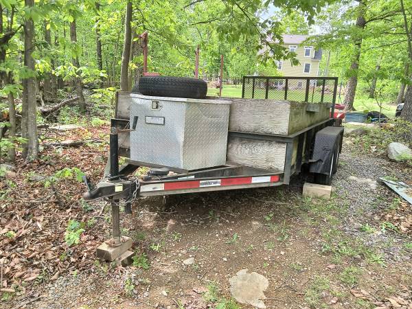 2002 tandem, dove tailed, heavy duty utility trailer 1