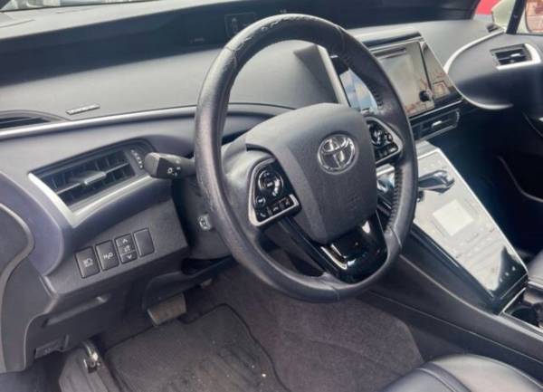2017 Toyota MIRAI 4 DOOR - Photo 12