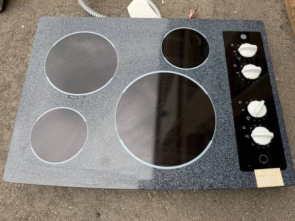 GE 30" Built-In CleanDesign Electric Cooktop 1