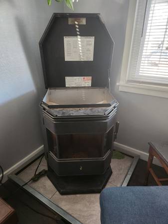 Working Whitfield pellet stove plus all installation parts! 1