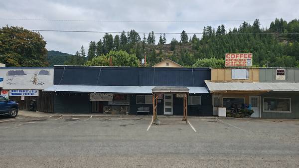 Unique Commercial & Residential Opportunity in Mapleton, Oregon! 1