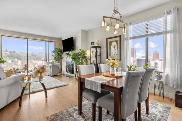 $364,900 / 2br - 1267ft2 - Condo in the Clouds, Resort Living, All One Level, Garage Parking (Portland)63831608561155122