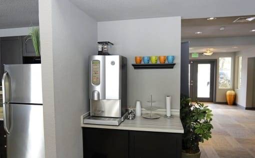$1,595 / 2br - 970ft2 - Aire acondicionado, zona de juegos, cancha de tenis (2880 Woodland Hills Dr, Colorado Springs, CO)63687136797697124