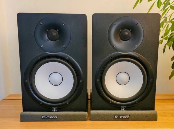 Yamaha HS8 Studio Monitors Speakers, With ISO Pads and Original packaging. - $550 (Jacksonville)63471402030849122