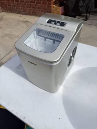 Countertop Ice Machine 1