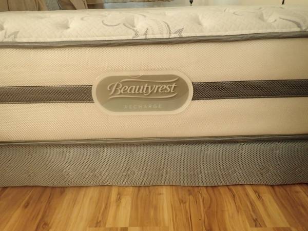 LIKE NEW FULL MATTRESS & BOX SPRING 1