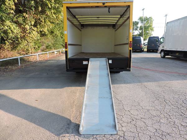 2021 GMC Savana 3500 Cutaway - Photo 15