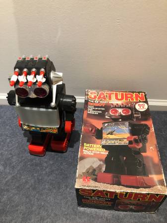Saturn 13 Inch Giant Walking Robot Original Kamco - collectibles
