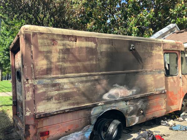 1972 Chevy P30 stepvan - $1 (music row)63621419340675120