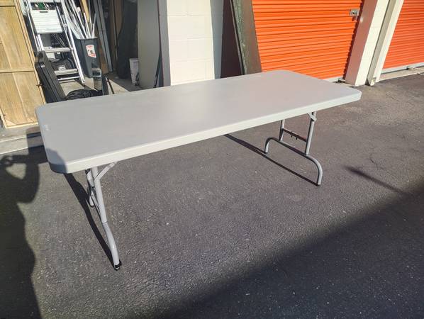 6' x 2.5' Adjustable Height Resin Table - Basically New 1
