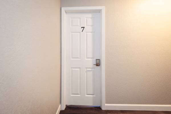 $399.00 / 1br - Furnished Bedroom, month-to-month, no security deposit!63806836648963124
