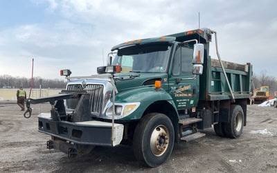 2004 International 7400 S/A