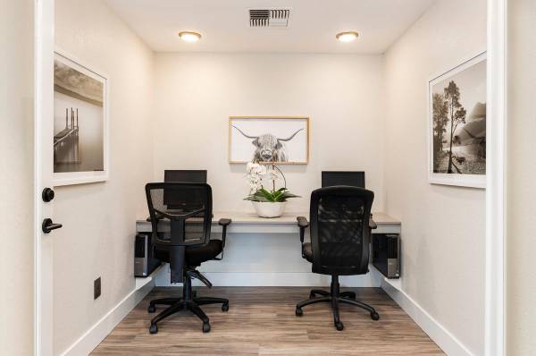 $1,947 / 3br - 1021ft2 - Effortless Commute, Upscale Living (Vancouver)63820909067139123