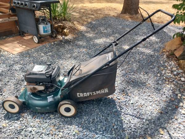 Craftsman push mower with bag 1