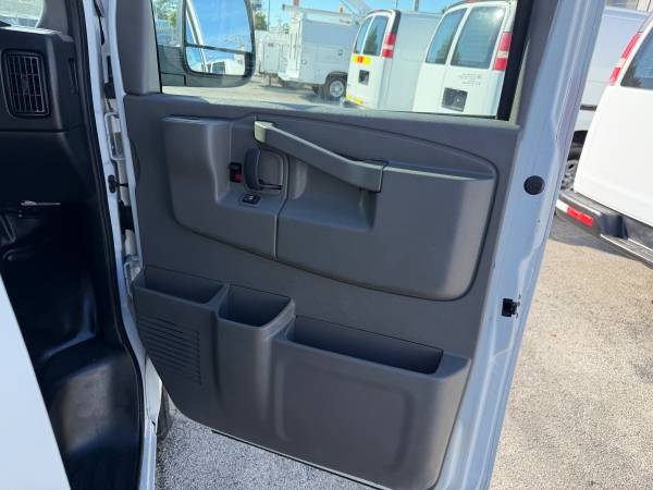 2018 Chevrolet Express 2500 - Photo 12