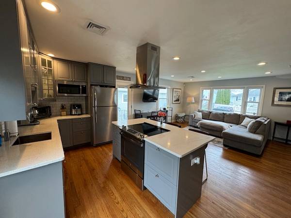 $3,000 / 3br - 1000ft2 - Lighthouse Point Charmer (Morris Cove)64010332243075122
