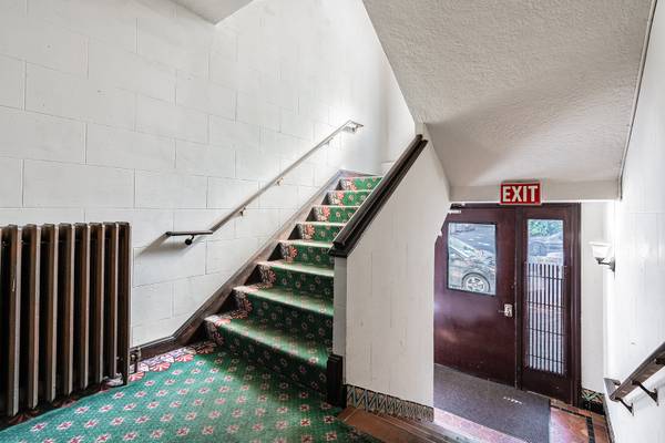 $1,595 / 1br - 387ft2 - Charming Studio in Historic Capitol Hill - Summit Crest Apartments! (Capitol Hill)63808107411969122