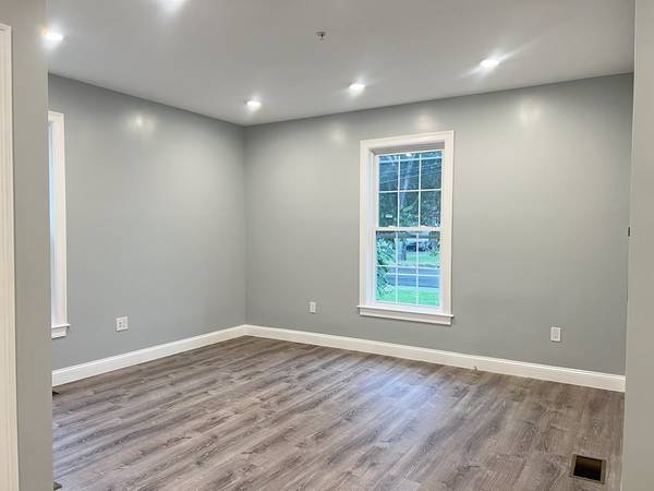 $1,800 / 800ft2 - Burlington Office for Rent! (Burlington)63996406205186124