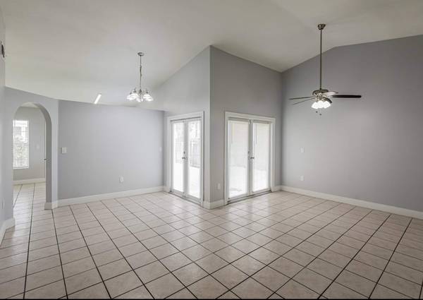 $1,200 / 3br - 1598ft2 - Cozy 3-Bedroom House ** 💖 (Miami, FL)63983673333123121