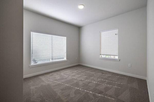 $1.915 / 2br - 906ft2 - Acceso conveniente a atracciones locales, vida nocturna, patios privados (Wenatchee)63821736369283124