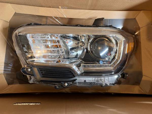 Left Headlight Assembly; Toyota Tacoma OEM-like new 1