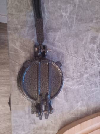 Cast iron mini tortilla press 1
