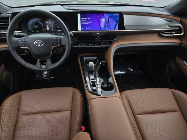 2026 Toyota Crown Signia XLE - Photo 13