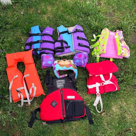 Adult & Kids Life Jackets – Safety, Comfort & Great Value for the Whole Family 1
