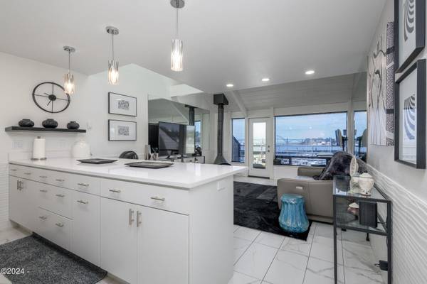$309.900 / 1 hab - 650 pies² - ¡Condominio frente a la bahía de Newport con vistas! (Newport)63348740162305122
