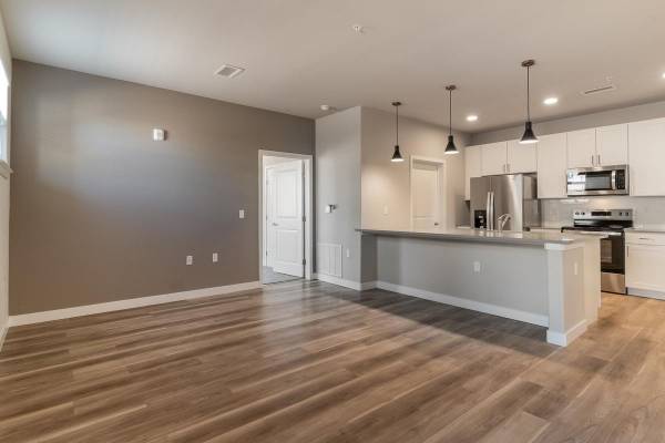 $2,740 / 3br - 1274ft2 - State-of-the-Art Fitness Center, Detached Garage Spaces (Santa Fe)63806044642947120
