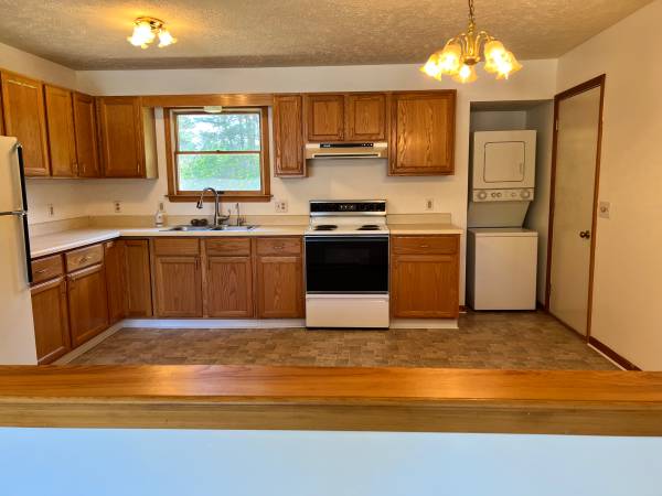 $1,700 / 2br - 850ft2 - Duplex Unit in Grawn, 2BD/1BTH, Garage, Large Yard, Long Term Lease (Grawn)64037896615426124