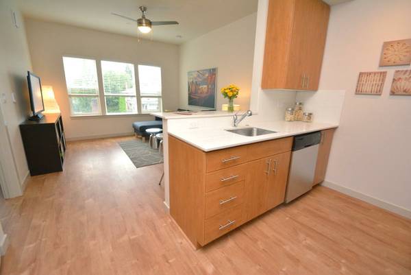 $1,350 / 1br - Quiet, Clean, and Peaceful 1 Bed @ Daveneaux! (NE Portland, NE Couch, Laurelhurst, Buckman)63914854701186122