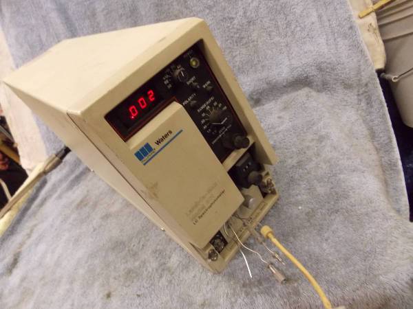 Waters Millipore Lambda Max 481 LC Spectrophotometer Variable Waveleng 1