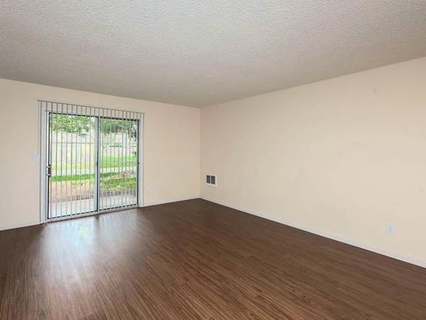 $1,700 / 2hab - Recepción de paquetes, mucho espacio de armario en nuestro departamento actualizado de 2 habitaciones (Gresham)63615726686337123