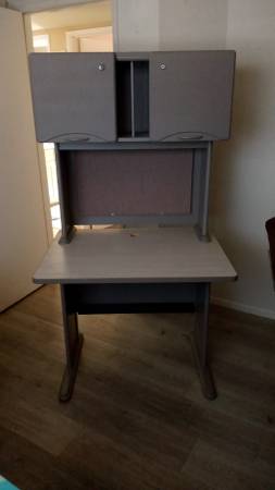 DESK WITH OVERHEAD STORAGE 1