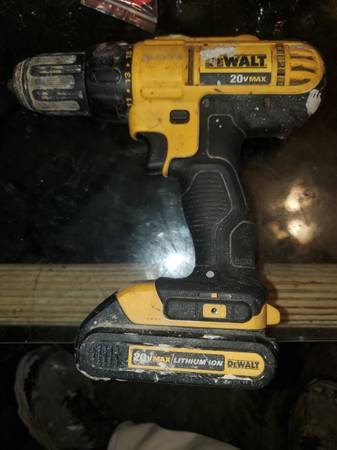 Dewalt 20vmax drill / screw gun and battery 1