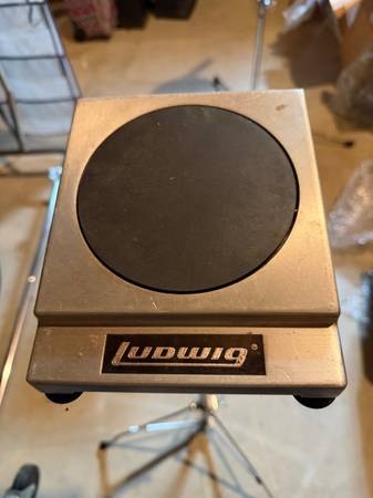 DRUM PAD WITH STAND 1