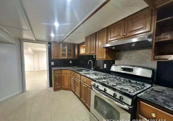 $2,000 / 2br - @ Renovated 2bed Apt w/i "Utilities/ Wi-Fi/ Laundry/ Backyard/ Pet" (Douglaston/ Little Neck, NY)63945362711043120