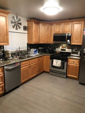 $800 Furnished room available in Modesto (Modesto)63654930226819122